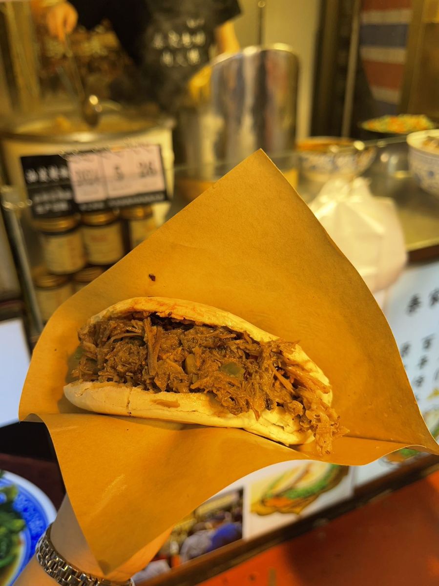 Halal Roujiamo (Chinese Burger) at Xi'an Street Cart 🍔