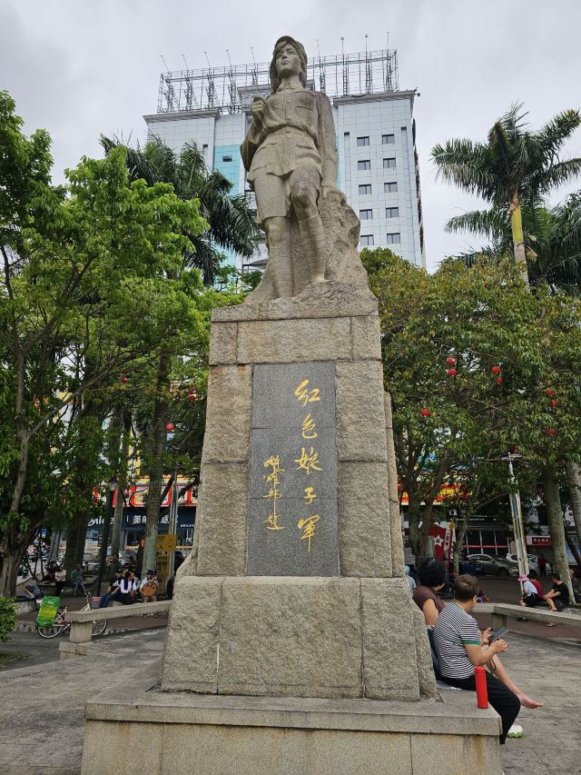 红色娘子军雕像旅行图片 1