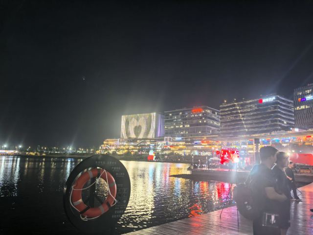 龙湖金融岛-东北广场旅行图片 4