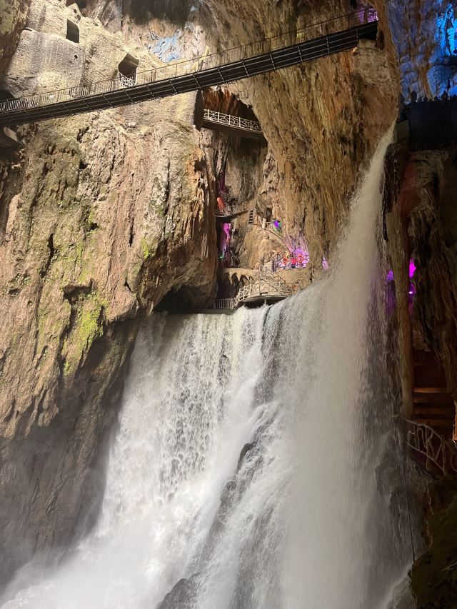 锅圈岩瀑布景区旅行图片 3