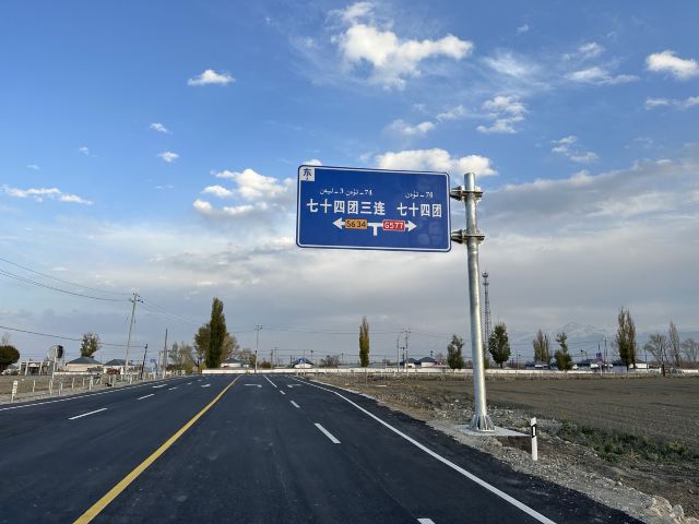 木扎尔特口岸雕塑旅行图片 2