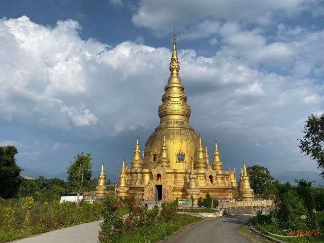 瑞丽市总佛寺旅行图片 6