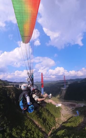 龙里河大桥滑翔伞飞行营地