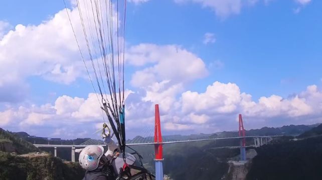 龙里河大桥滑翔伞飞行营地