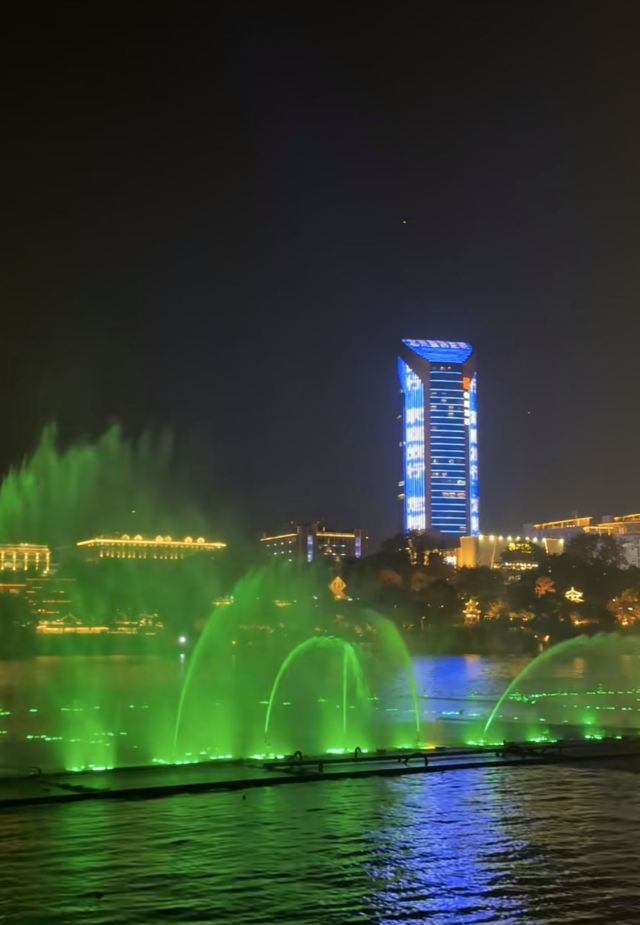 柳江大型音乐喷泉旅行图片 1