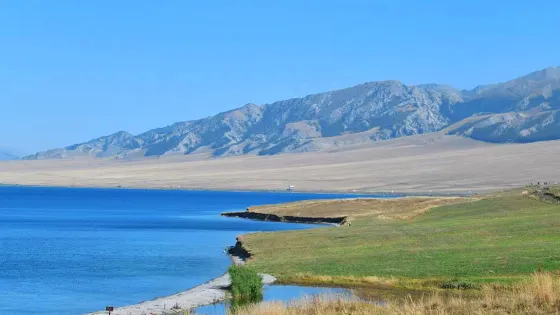 賽里木湖草原明珠觀湖聖地