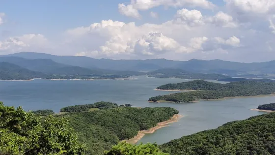 卧龍潭