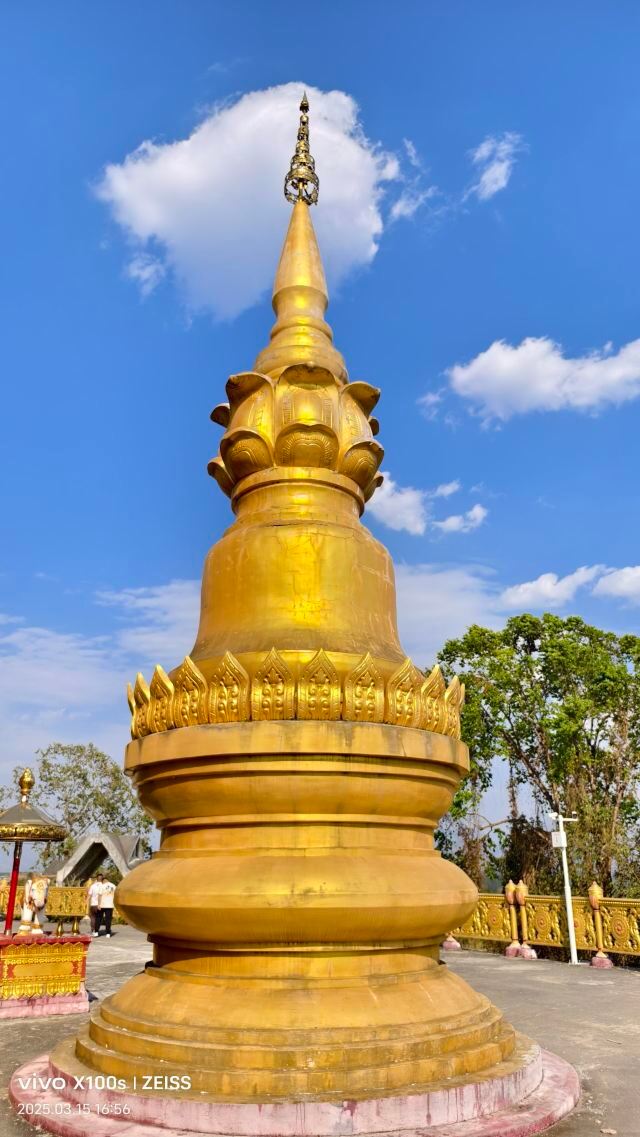 瑞丽市总佛寺旅行图片 1