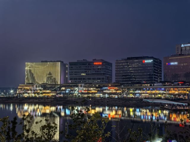 龙湖金融岛-东北广场旅行图片 8