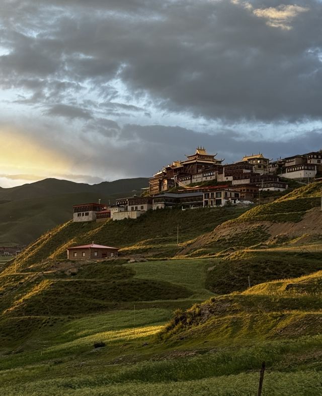岭·格萨尔城堡森宗达则绒戈寺旅行图片 1