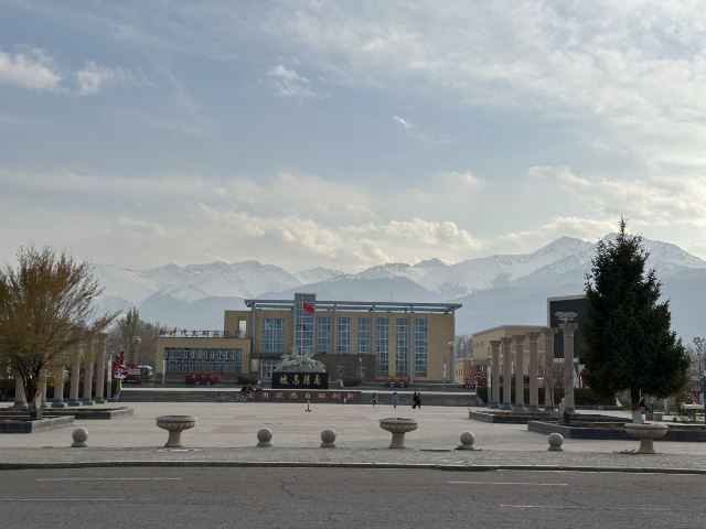 木扎尔特口岸雕塑旅行图片 8