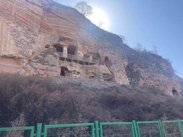 罗汉洞石窟旅行图片 1