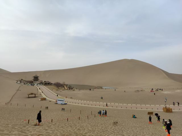 鸣沙山月牙泉旅行图片 1