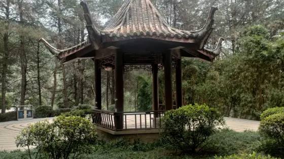 依翠亭