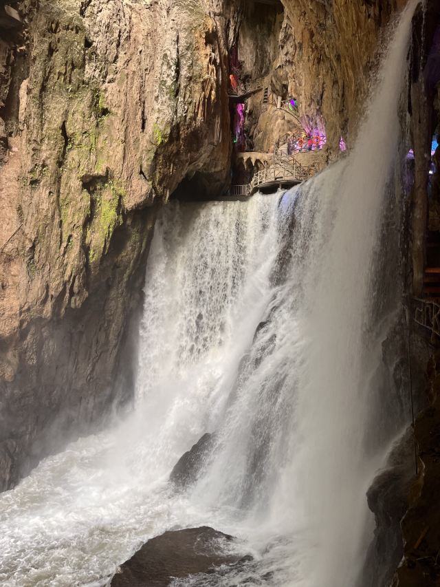锅圈岩瀑布景区旅行图片 2