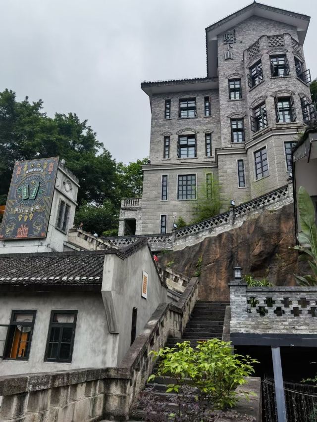 重庆龙门浩老街游玩攻略简介,重庆龙门浩老街门票/地址/图片/开放时间/照片/门票价格【携程攻略】
