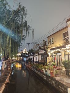 曲水亭街-济南-大头happy