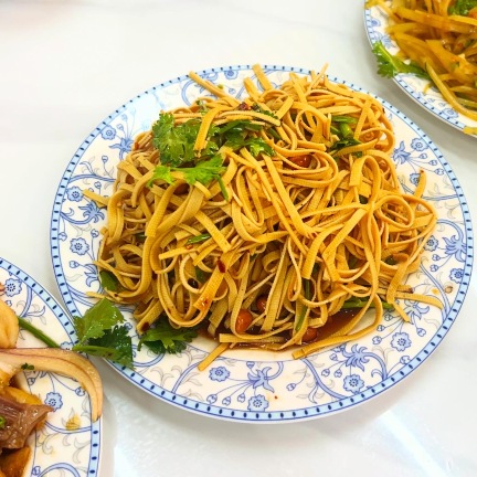 大别山牛羊肉砂锅面(横店一店)