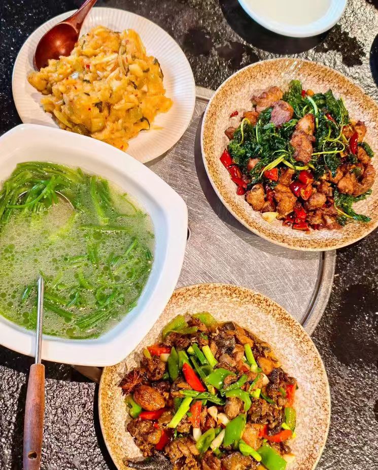 不惑私房菜·野生菌火锅