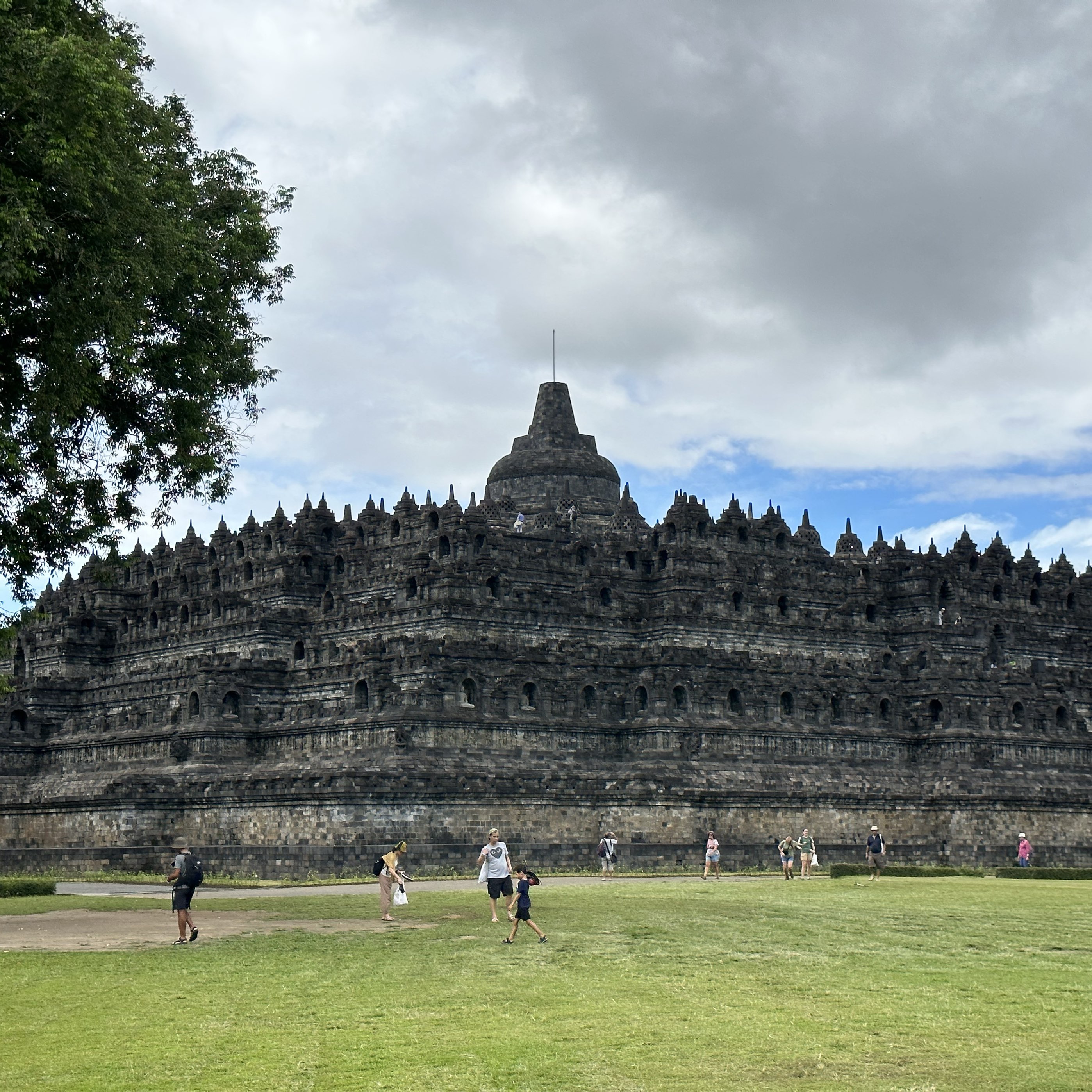 参观世界遗产 Borobudur世界最大的佛教寺庙