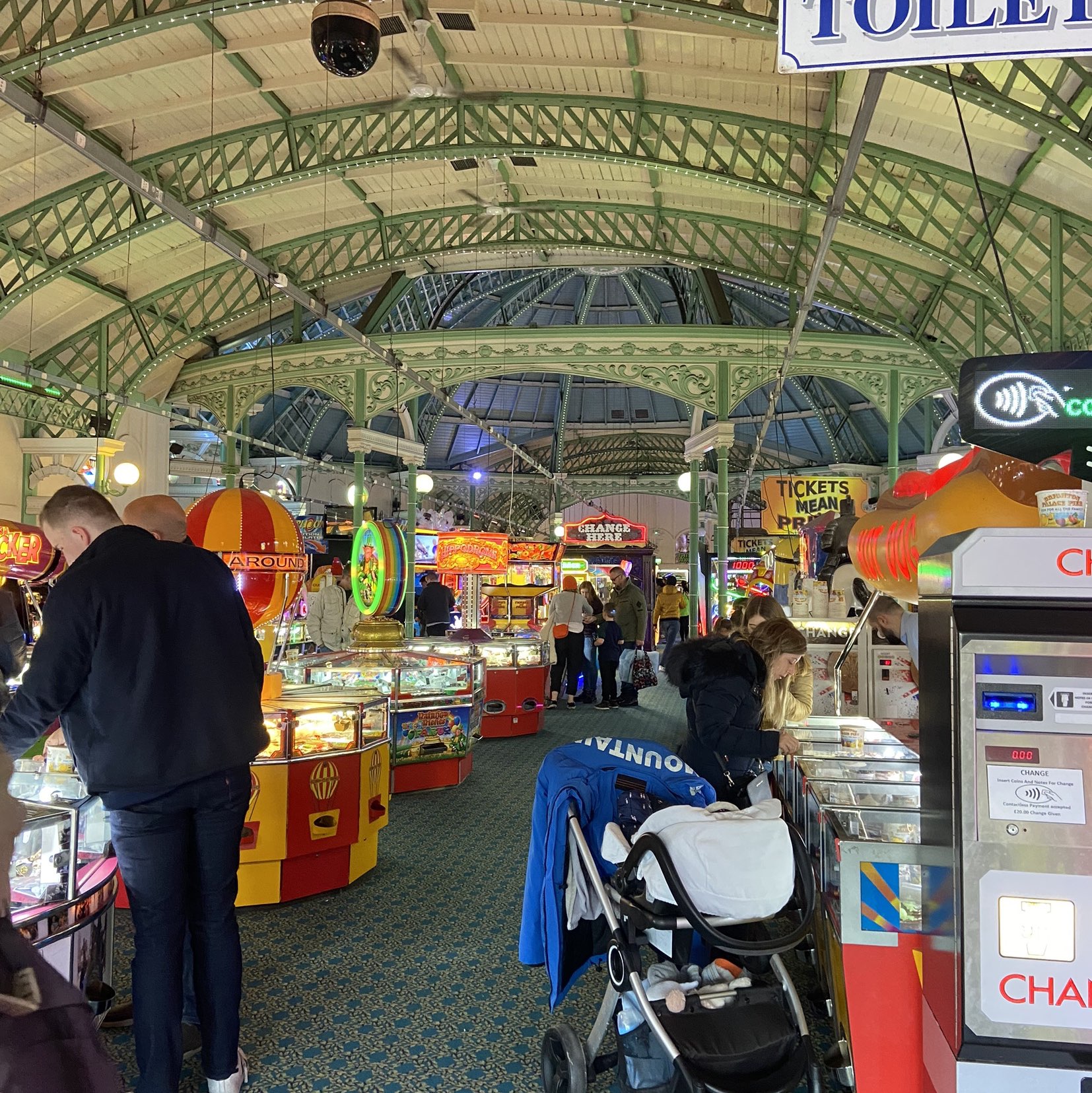 英国布赖顿宫皮尔(Brighton Palace Pier)充满娱乐✨