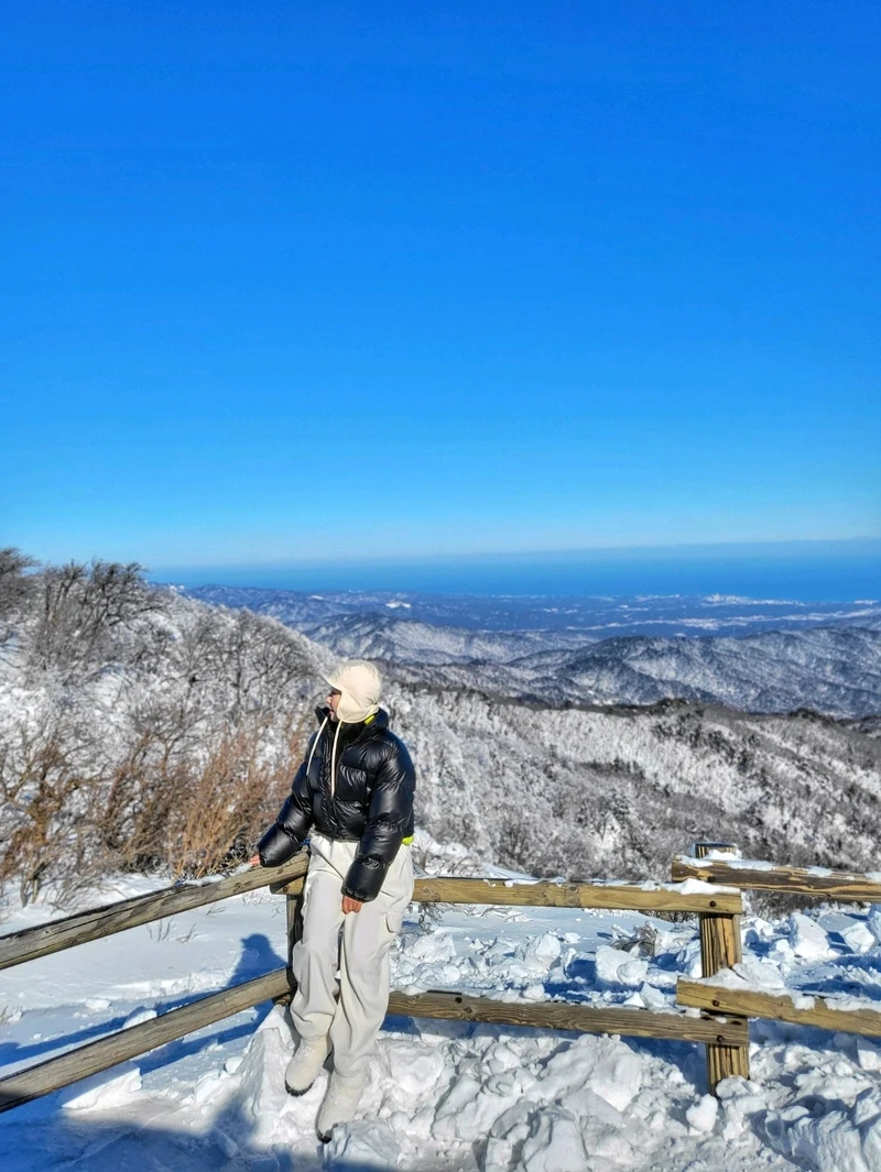 这里是冬季旅行,只要站着就可以成为一幅画✨️