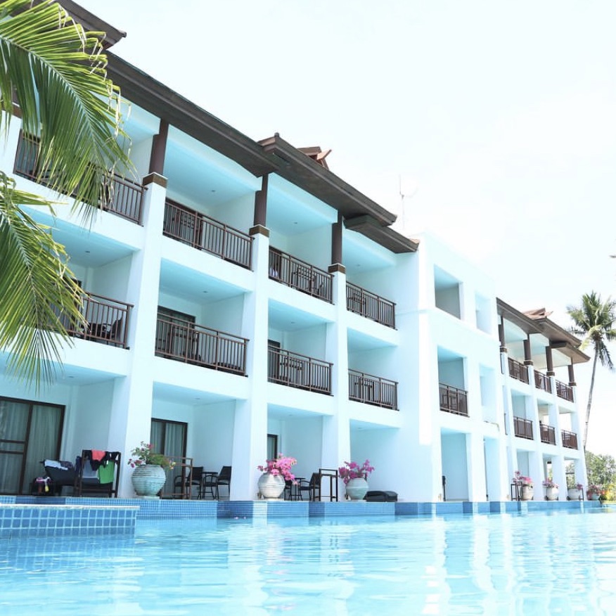 “菲律宾”酒店,机场附近游泳池很大🏖️