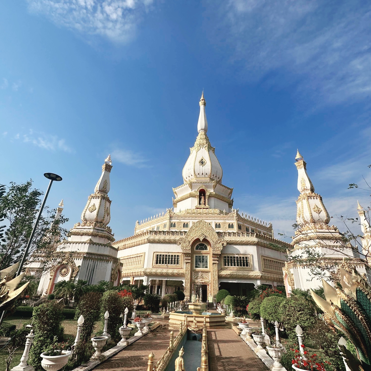 Phra Maha Chedi Chai Mongkhon黎逸府