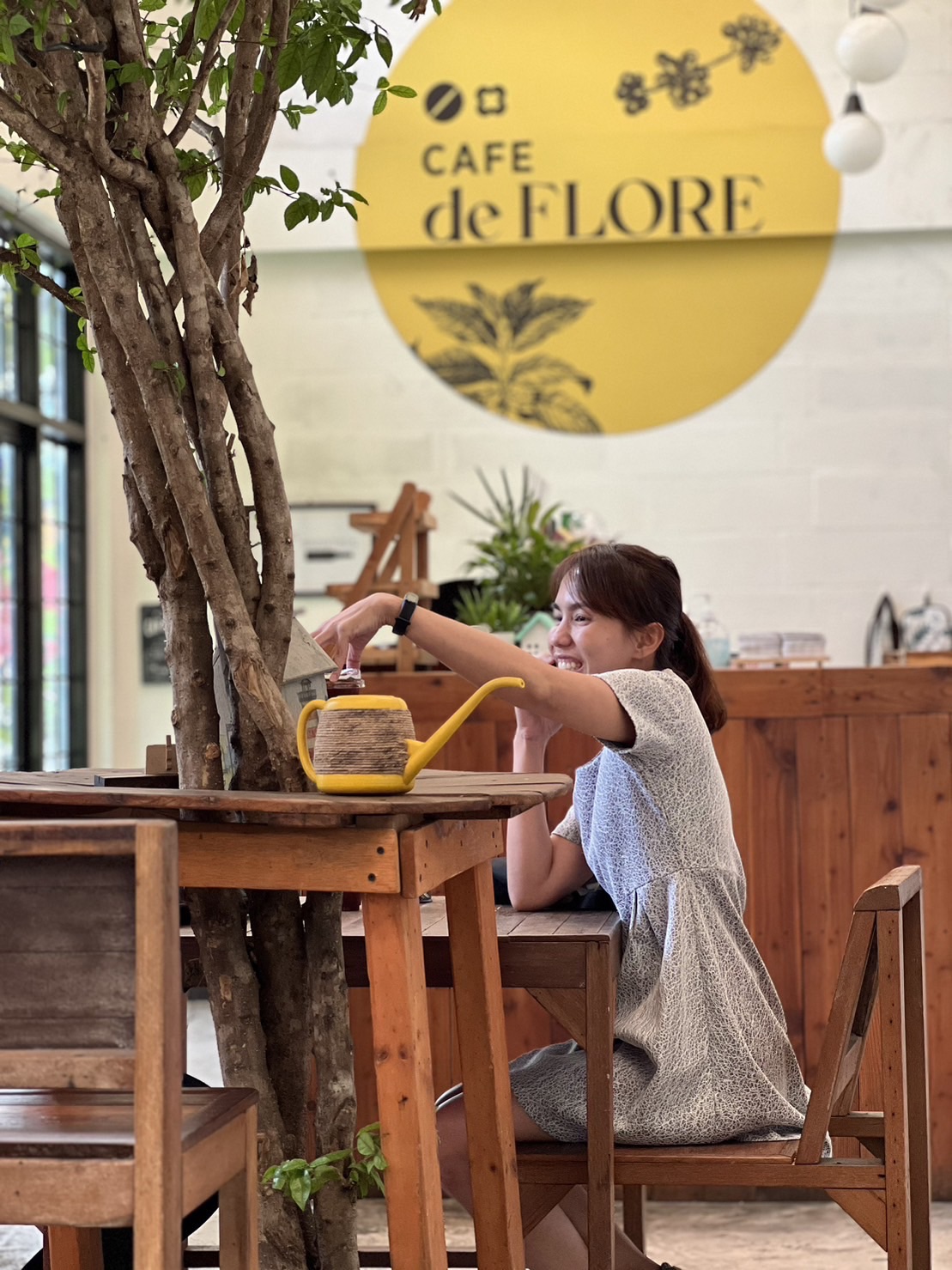 Cafe De Flore,暖武里府花园氛围的咖啡馆。