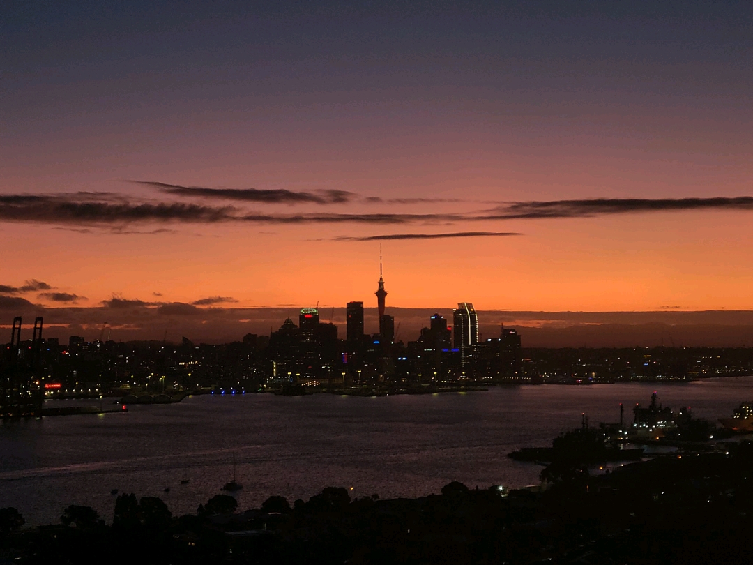 从维多利亚山上眺望新西兰奥克兰市的夜景