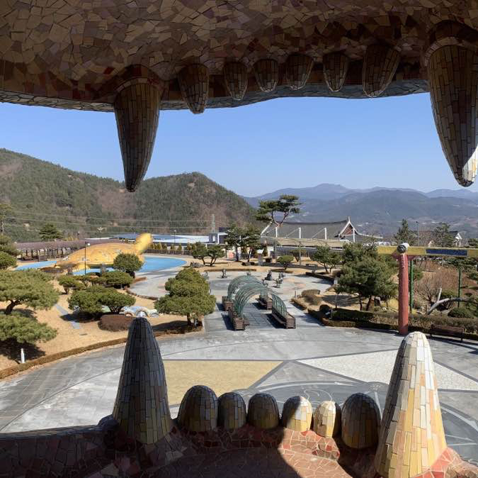 山城韩方主题公园,您可以在那里慢慢散步并遇到韩国医学