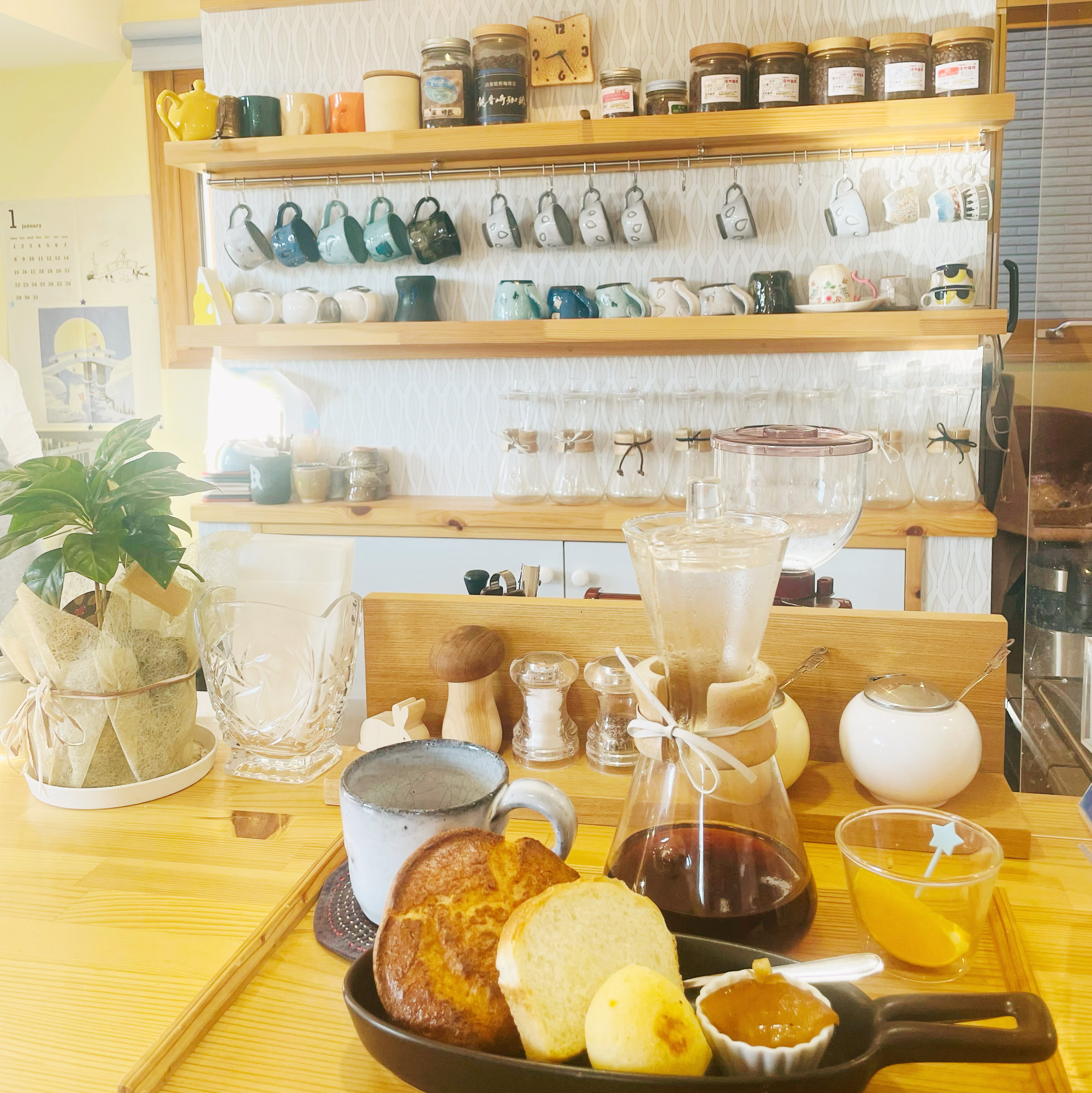 [长野县/下访在一家舒适的咖啡馆里,您可以看到访湖的新鲜出炉的面包🍞]