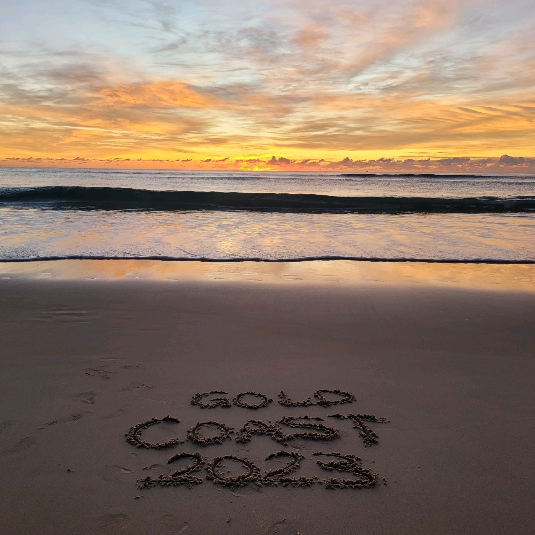 饱览澳洲黄金海岸的日出和中午阳光