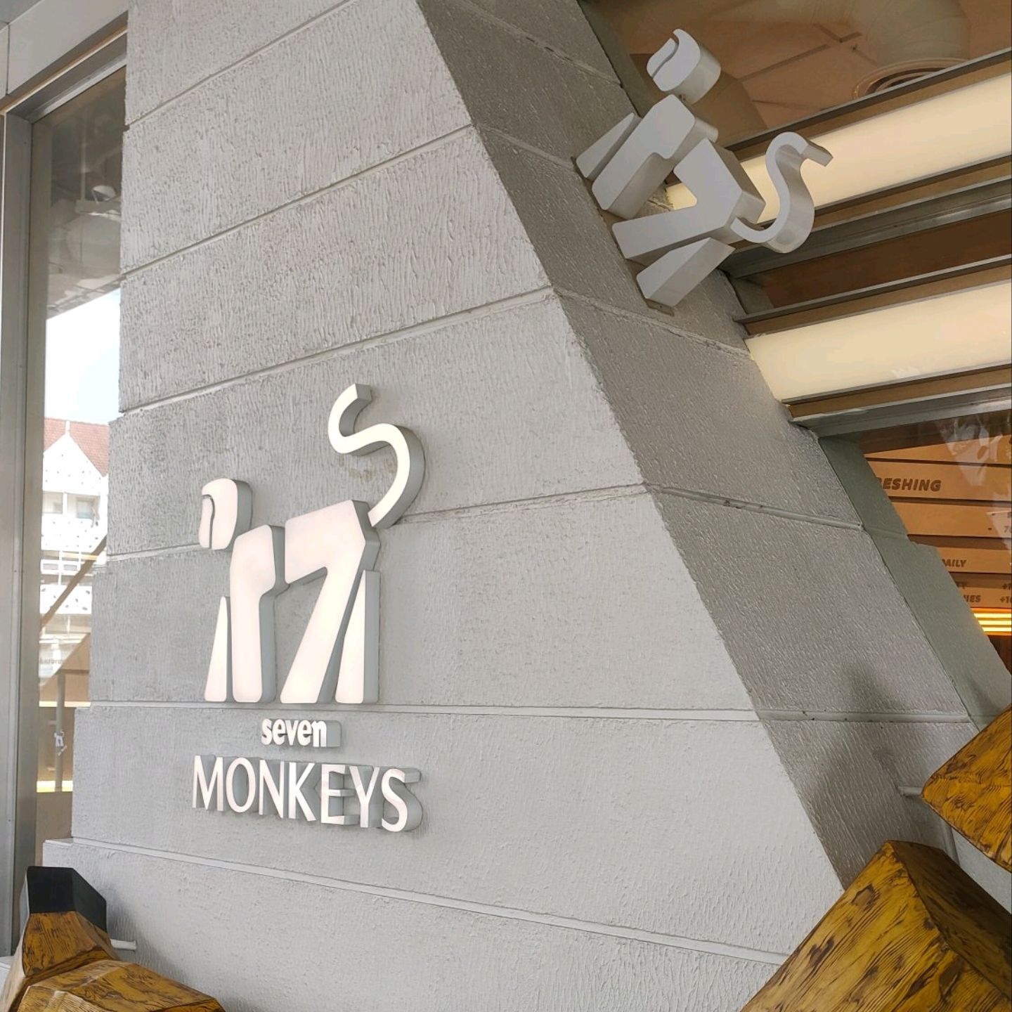 Seven Monkeys,一家可爱的咖啡馆。在通他尼