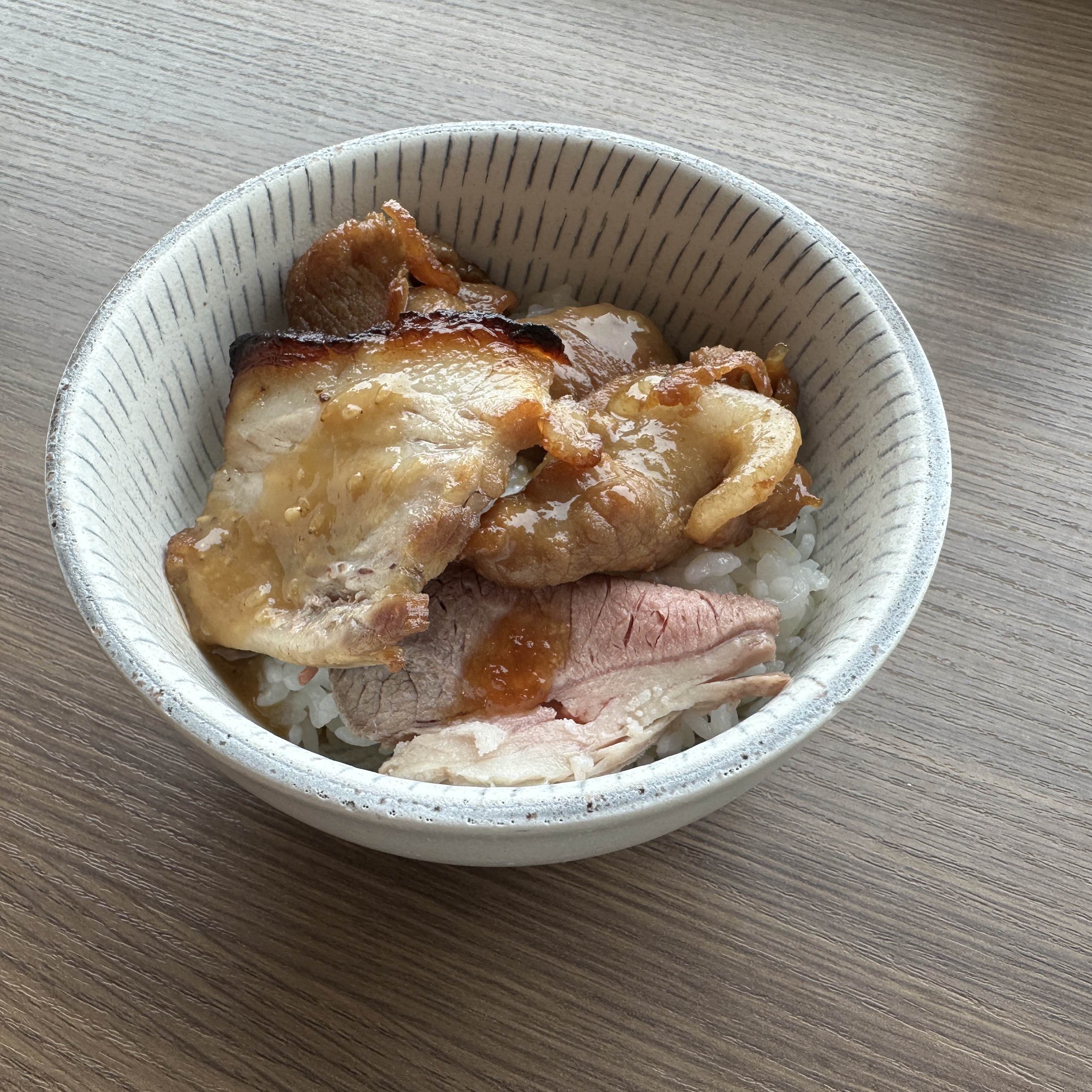 【北海道】烤牛肉和猪肉盖饭吃到饱!