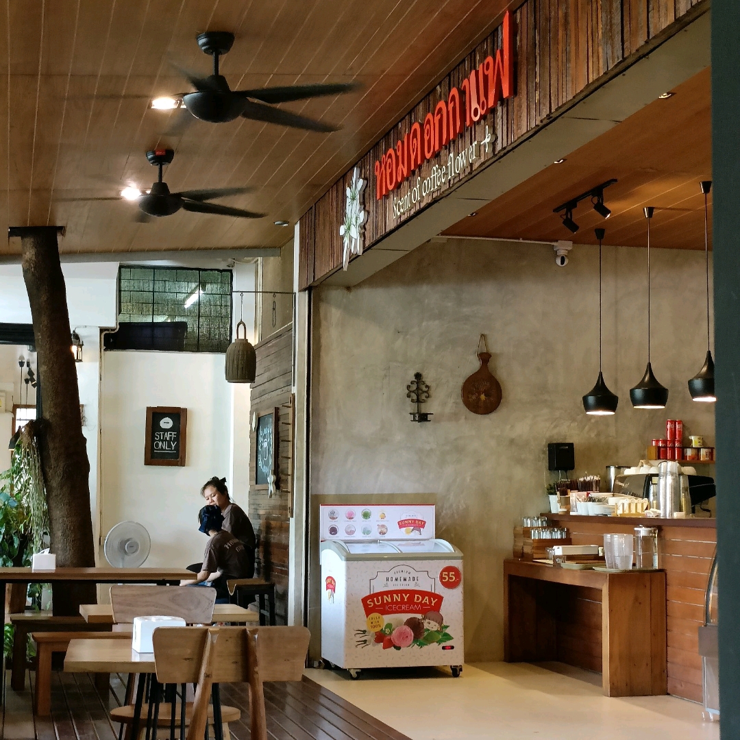 Hom Dok Coffee 咖啡馆和餐厅