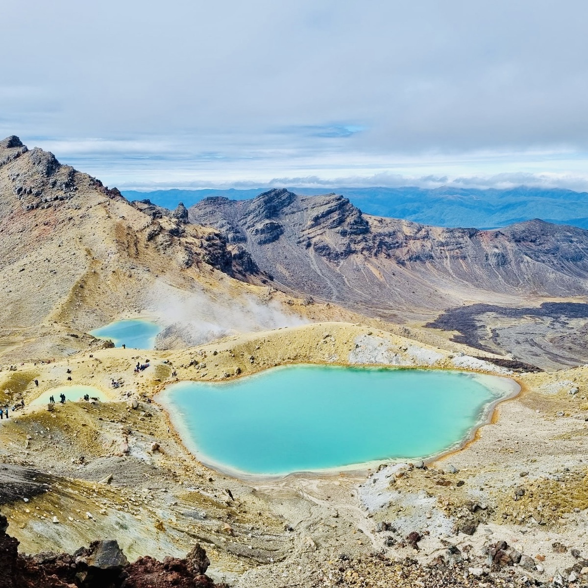 徒步旅行在Tongariro Alpine Crossing