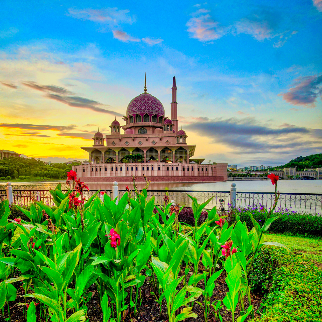 马来西亚粉红色圆顶清真寺