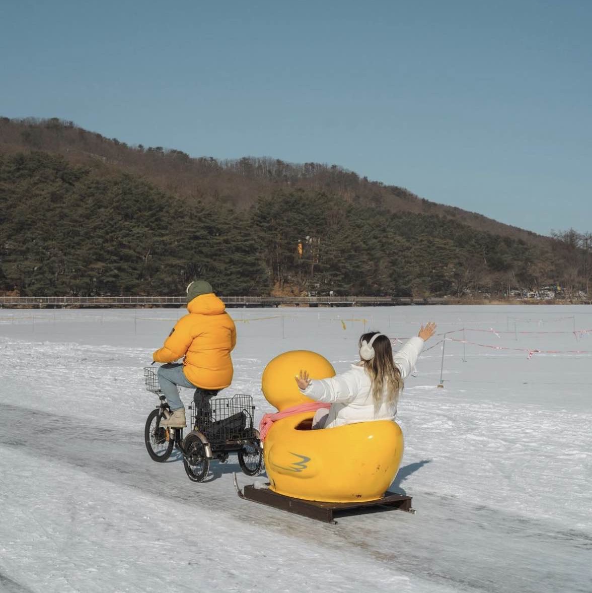享受首尔近郊雪景的山顶湖活动