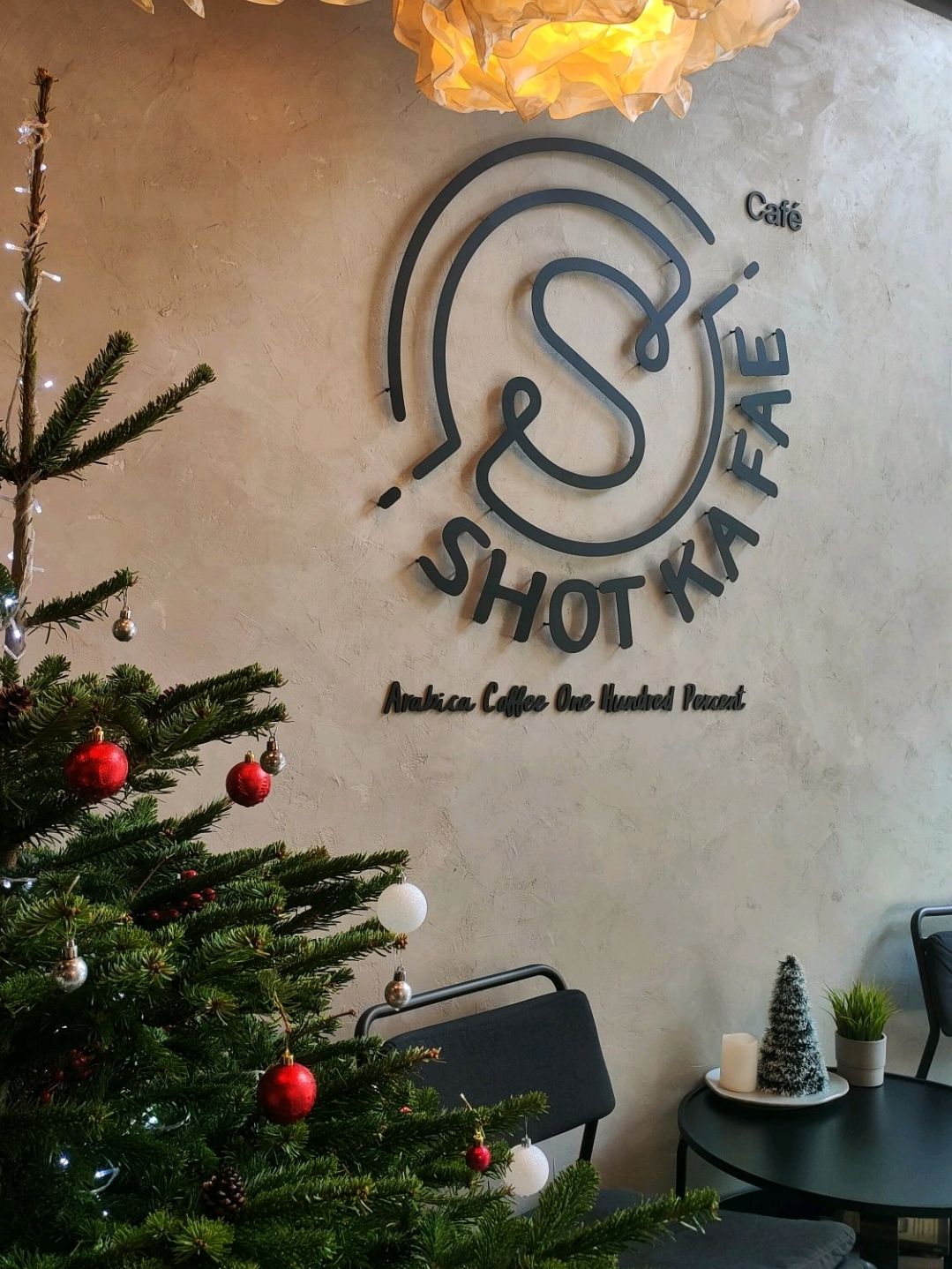 圣诞主题咖啡厅,在通他尼市,好咖啡。
