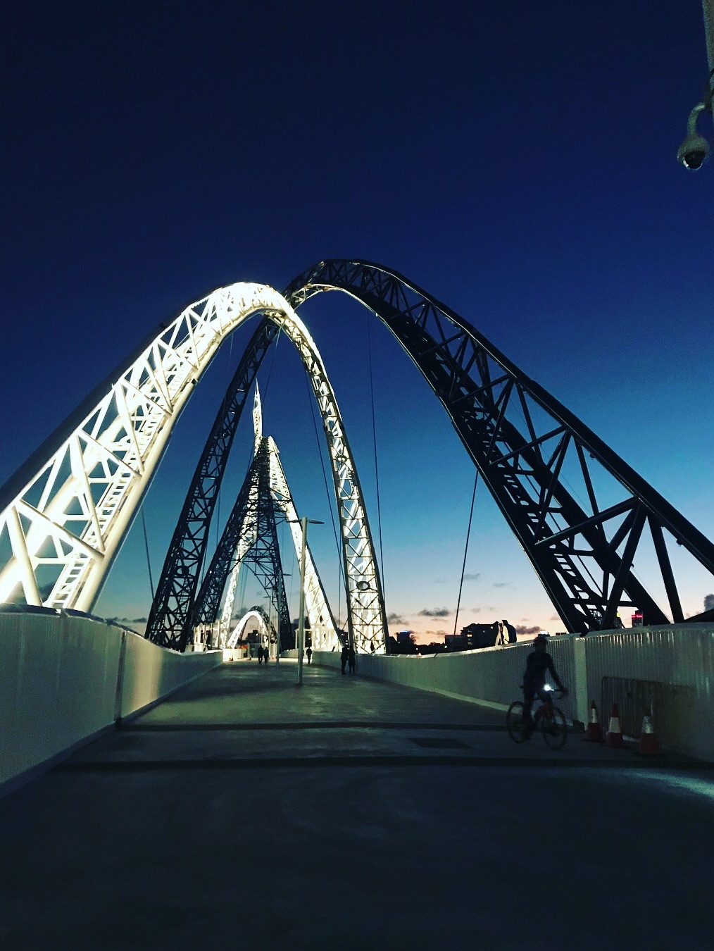 澳洲珀斯标志景点 Matagarup Bridge 👣👣 马塔加鲁普桥