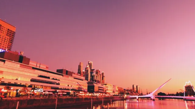 Puerto Madero à Buenos Aires au coucher du soleil