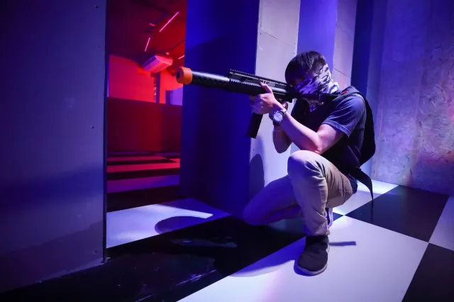 Laser Combat - สัมผัสการใช้ปืนแบบ SMG เสมือนจริง สวนสนุกฮาร์เบอร์แลนด์