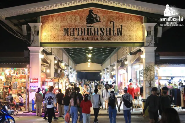 ตลาดรถไฟศรีนครินทร์ กรุงเทพ