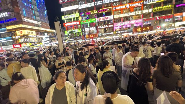 延边大学网红弹幕墙旅行图片 1