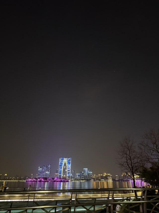 金鸡湖景区-入戏雕塑(大相框)旅行图片 4
