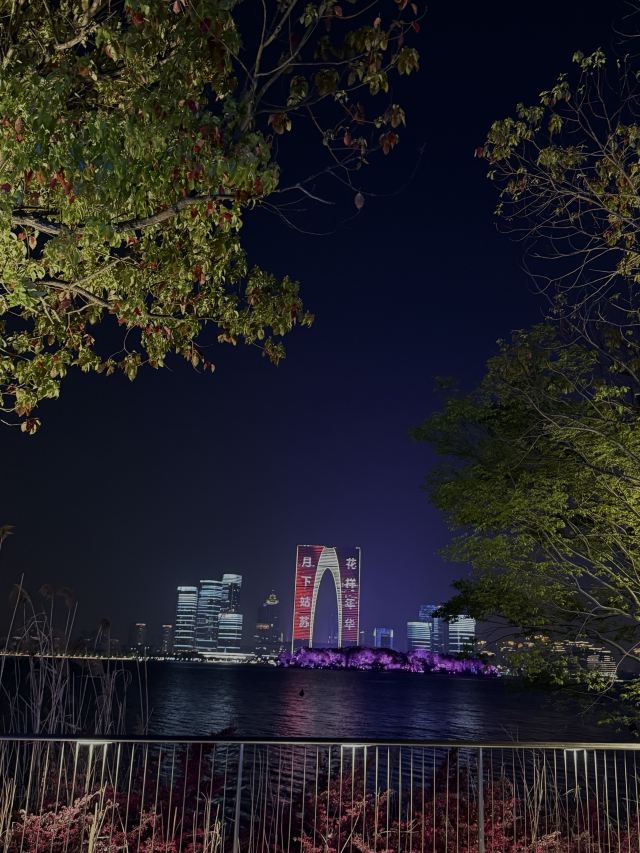 金鸡湖景区-入戏雕塑(大相框)旅行图片 6