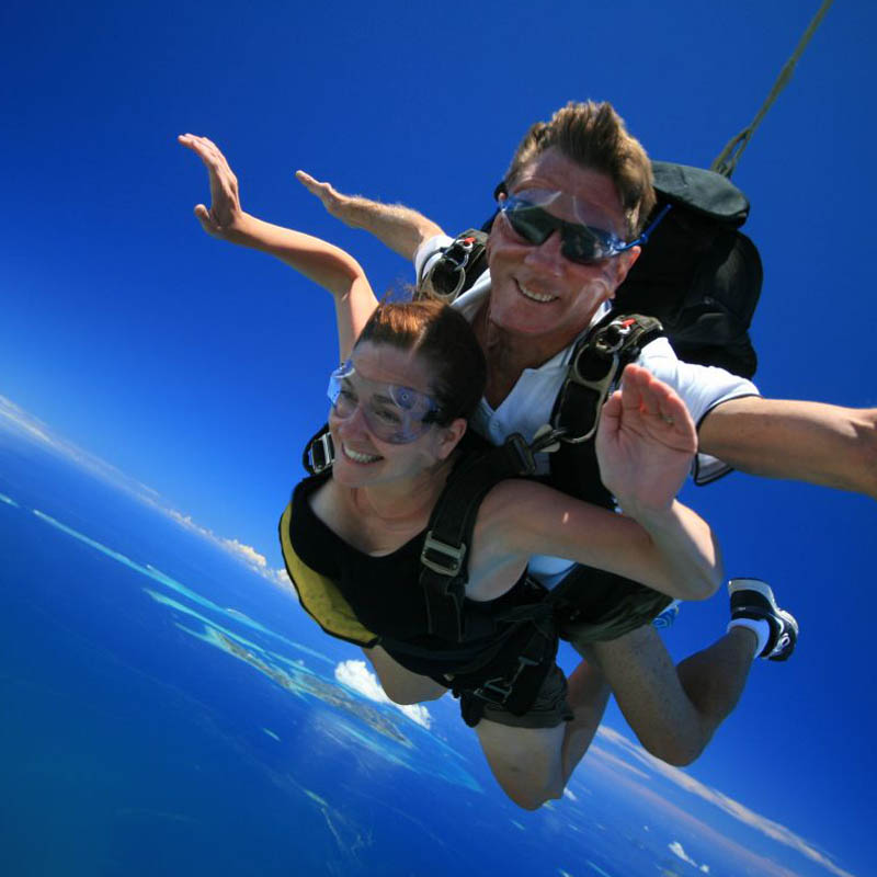 斐济跳伞：纵情于万尺之上的极致冒险