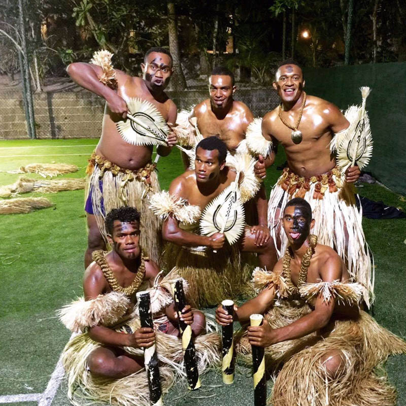 揭开神秘面纱：斐济文化村之夜的奥秘
