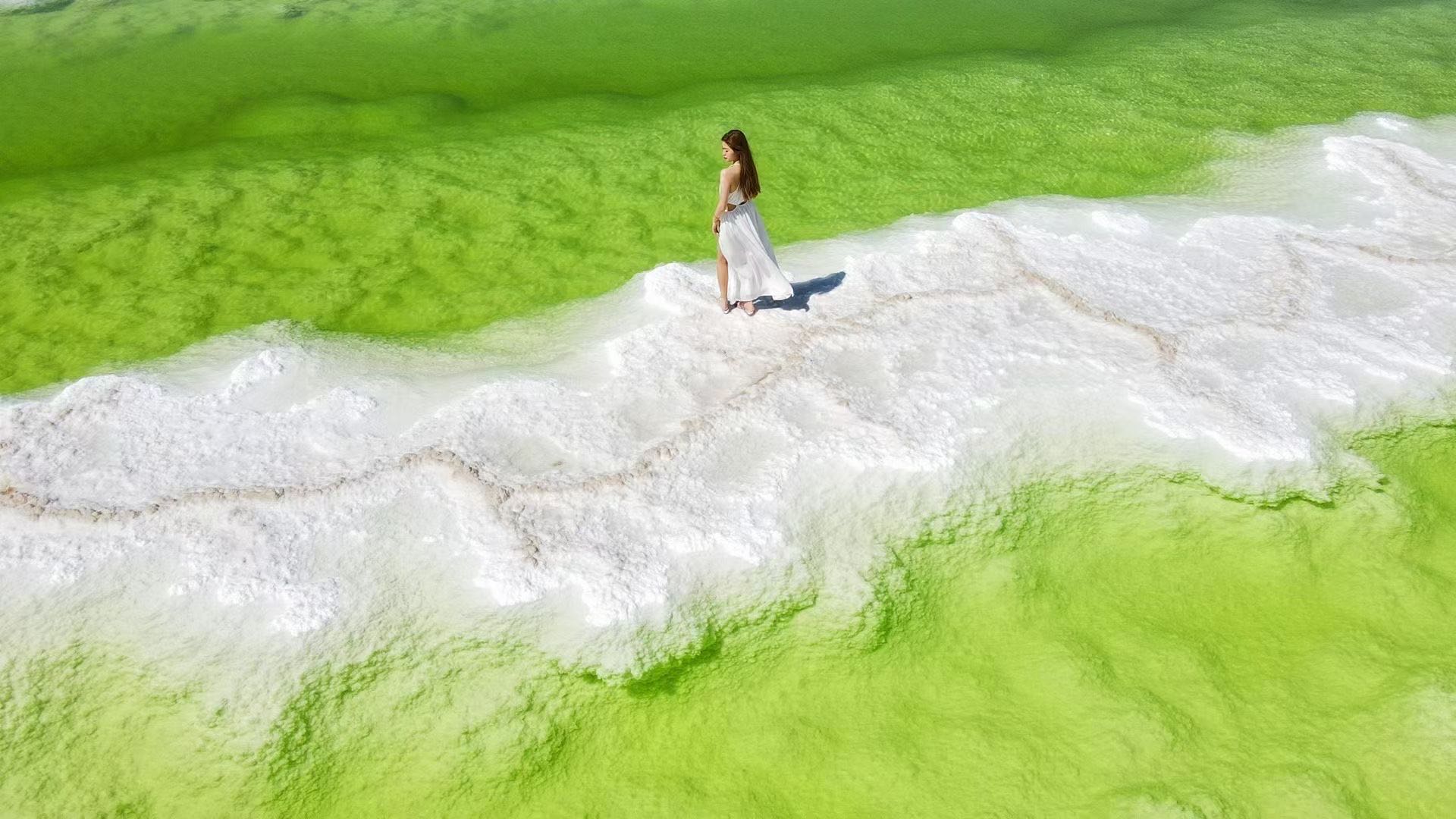 美丽的绿宝石-察尔汗盐湖